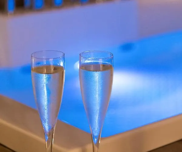 Alojamento de Acomodação e Pequeno-almoço Sant'antonino Luxury 4*