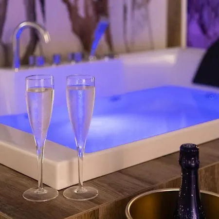 לינה וארוחת בוקר Sant'antonino Luxury *